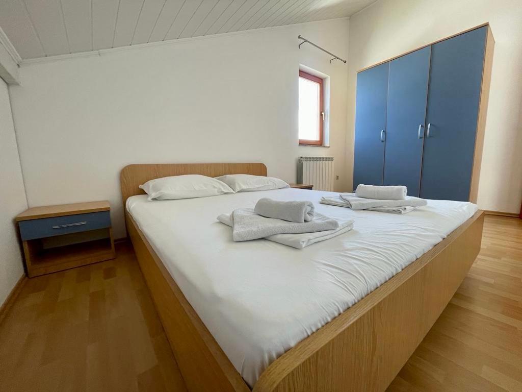 Apartments Hanka Njivice Bagian luar foto