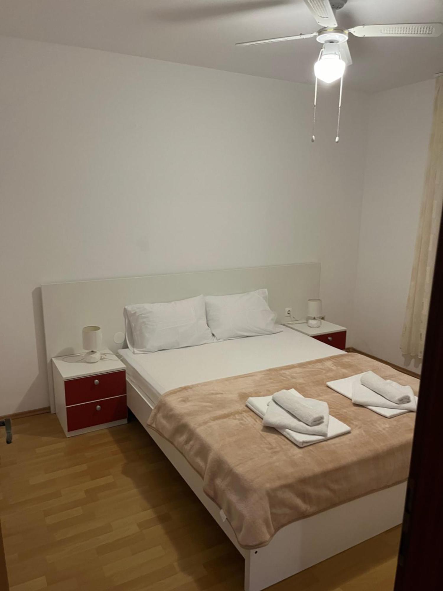 Apartments Hanka Njivice Bagian luar foto